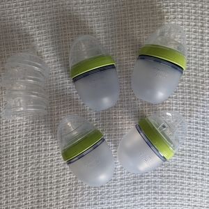 **FLASH SALE** 4 Comotomo Bottles with extra nipples